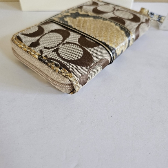 COACH Sutton Signature C Python Universal Case Wristlet, Full Incl, Rare. NWT - Picture 10 of 12